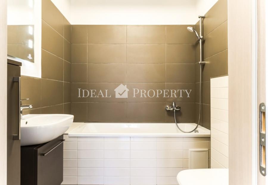 Уникальная возможность арендовать четырехкомнатная квартиру с видом на ландшафтный парк с фонтаном. 