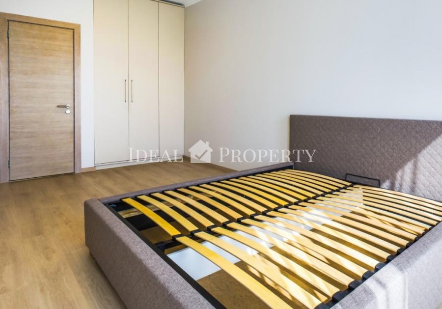 Уникальная возможность арендовать четырехкомнатная квартиру с видом на ландшафтный парк с фонтаном. 