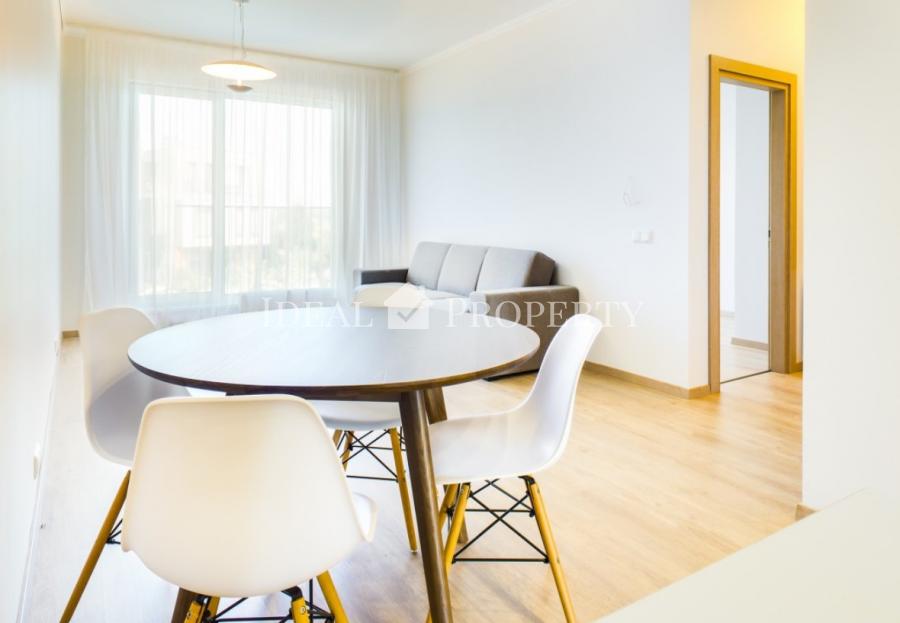 Уникальная возможность арендовать четырехкомнатная квартиру с видом на ландшафтный парк с фонтаном. 