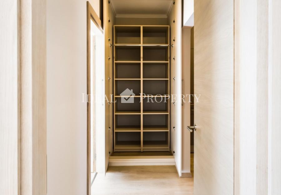 Уникальная возможность арендовать четырехкомнатная квартиру с видом на ландшафтный парк с фонтаном. 