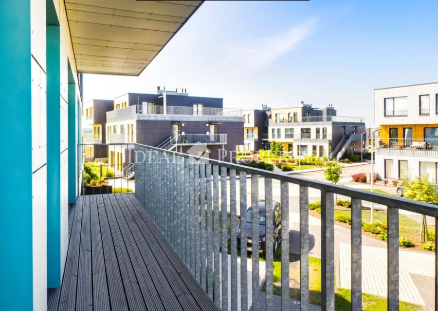 Уникальная возможность арендовать четырехкомнатная квартиру с видом на ландшафтный парк с фонтаном. 