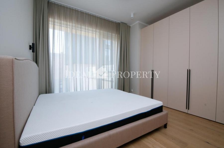 For rent Lux two-level 4-room apartment with a spacious terrace.