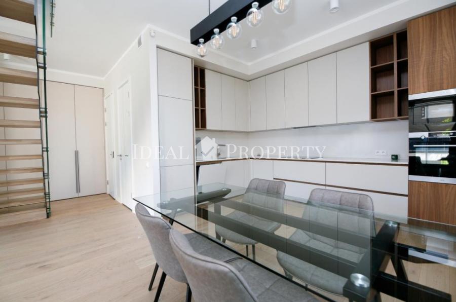 For rent Lux two-level 4-room apartment with a spacious terrace.