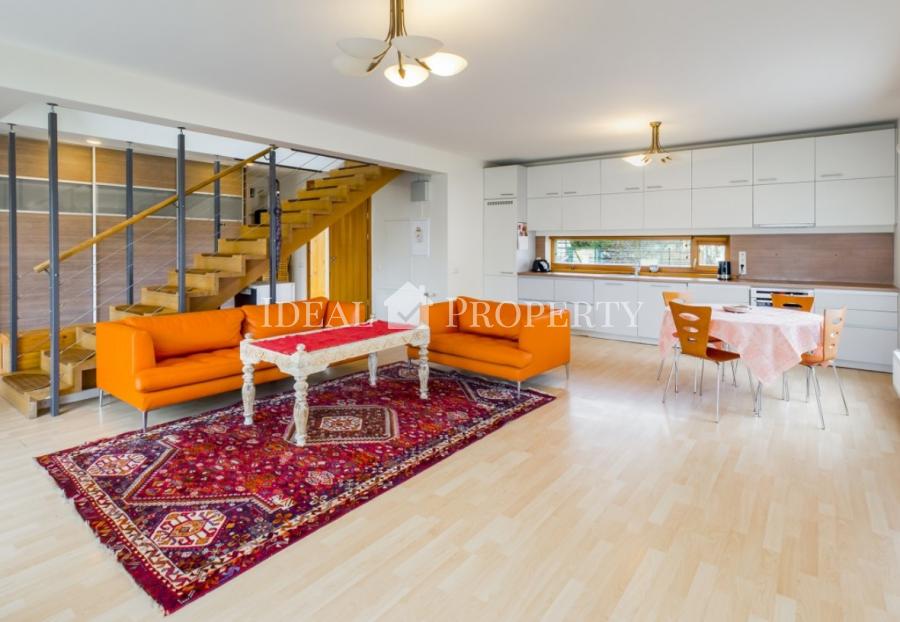 Современный, просторный и качественный двухэтажный частный дом с садом!