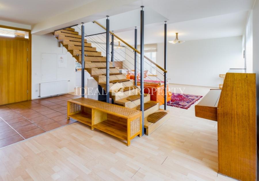 Современный, просторный и качественный двухэтажный частный дом с садом!