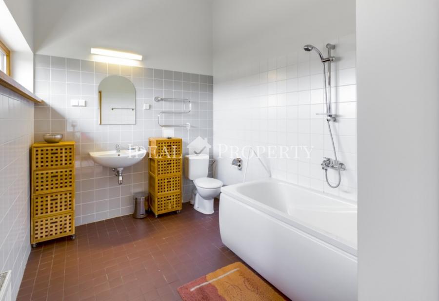 Современный, просторный и качественный двухэтажный частный дом с садом!