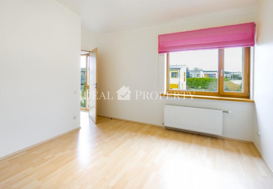 Современный, просторный и качественный двухэтажный частный дом с садом!