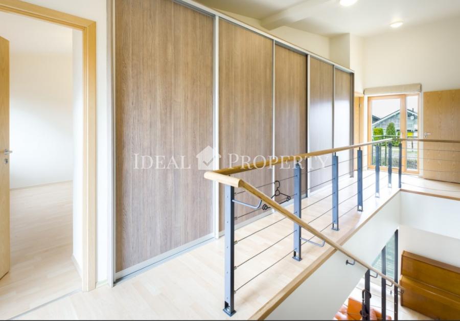 Современный, просторный и качественный двухэтажный частный дом с садом!