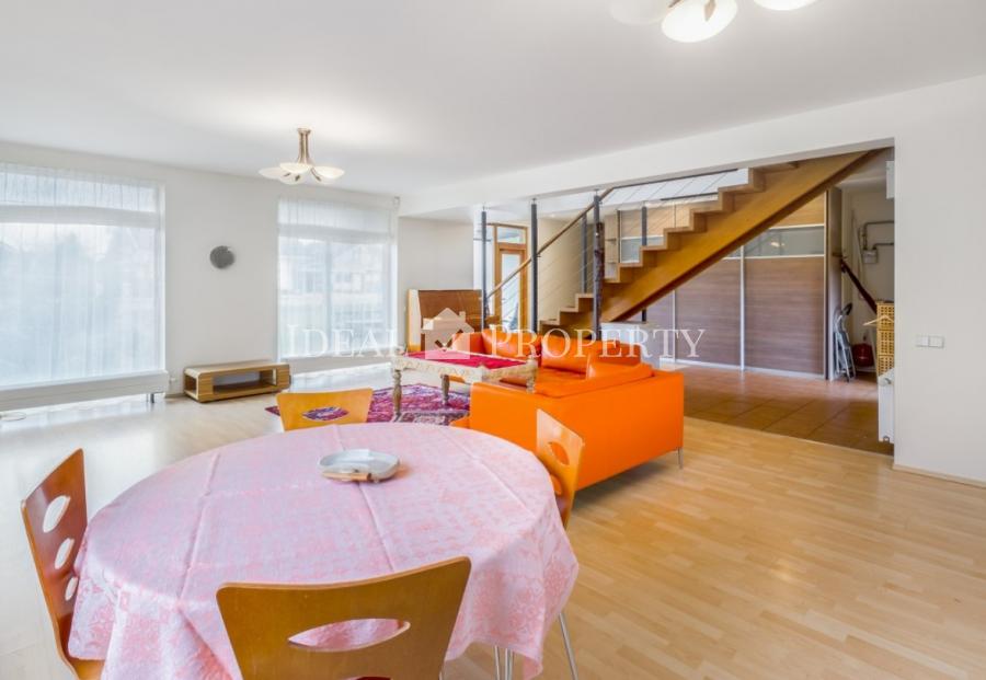 Современный, просторный и качественный двухэтажный частный дом с садом!