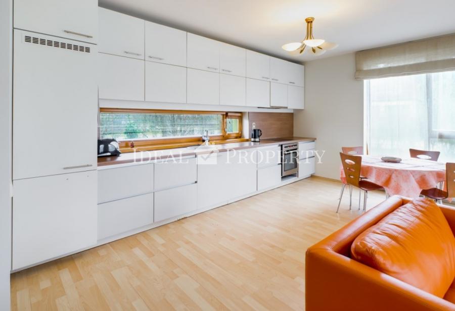 Современный, просторный и качественный двухэтажный частный дом с садом!