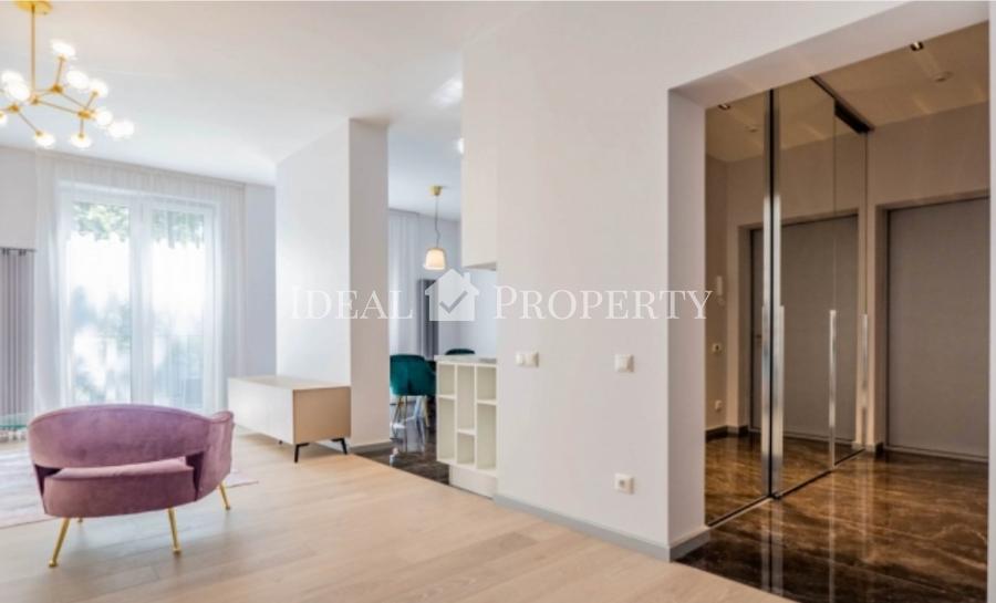 For sale charming duplex apartments with three bedrooms, with their own access to the  perimeter terraces and a roof terrace.