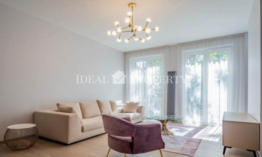 For sale charming duplex apartments with three bedrooms, with their own access to the  perimeter terraces and a roof terrace.