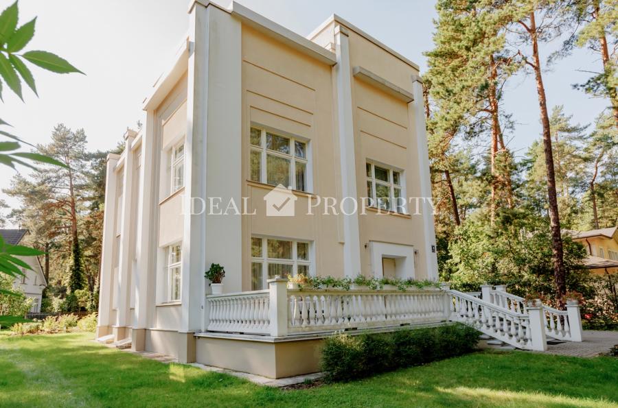 For rent 3 storey house in Mezaparks, in an exclusive residential area in Riga.