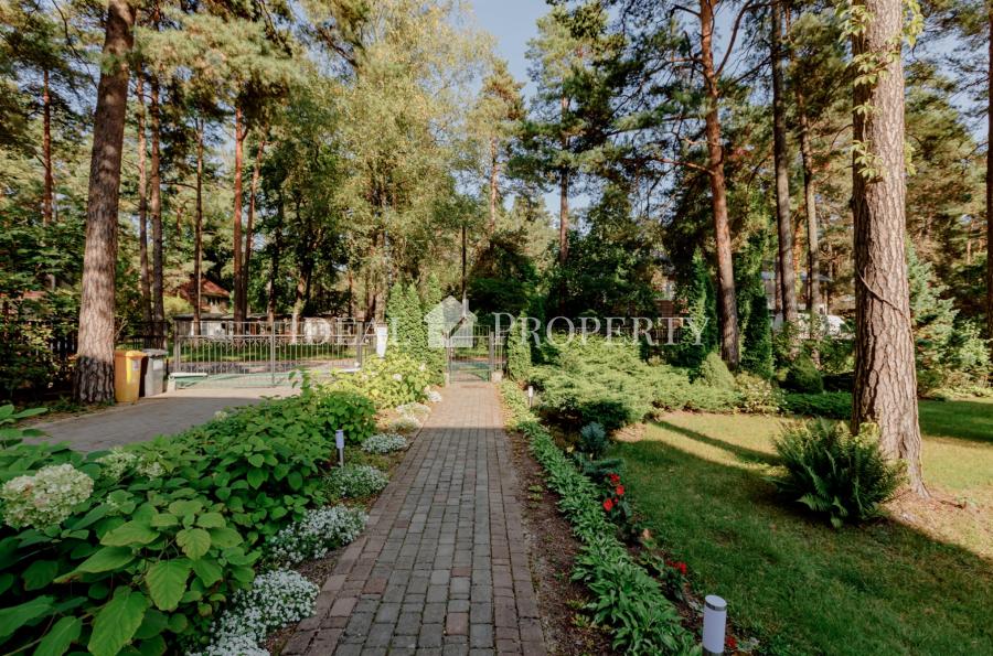 For rent 3 storey house in Mezaparks, in an exclusive residential area in Riga.