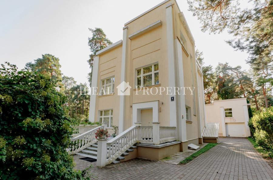 For rent 3 storey house in Mezaparks, in an exclusive residential area in Riga.