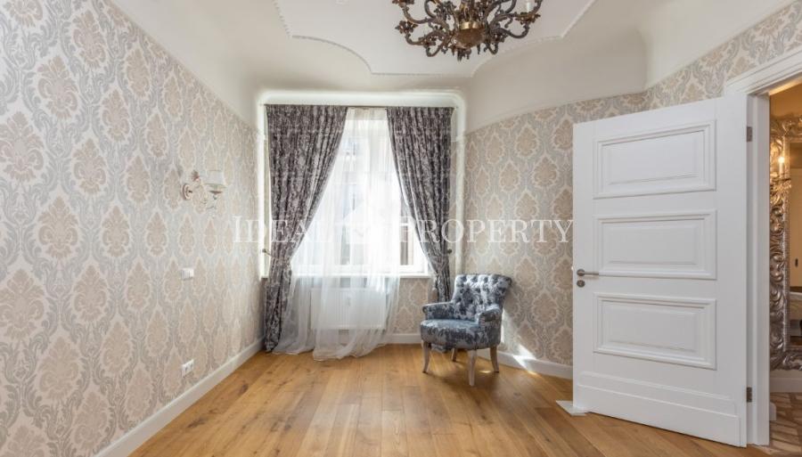 Bright, cozy apartment in a renovated, modern art nouveau house in the heart of Riga.