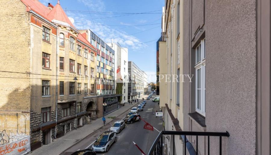 Bright, cozy apartment in a renovated, modern art nouveau house in the heart of Riga.