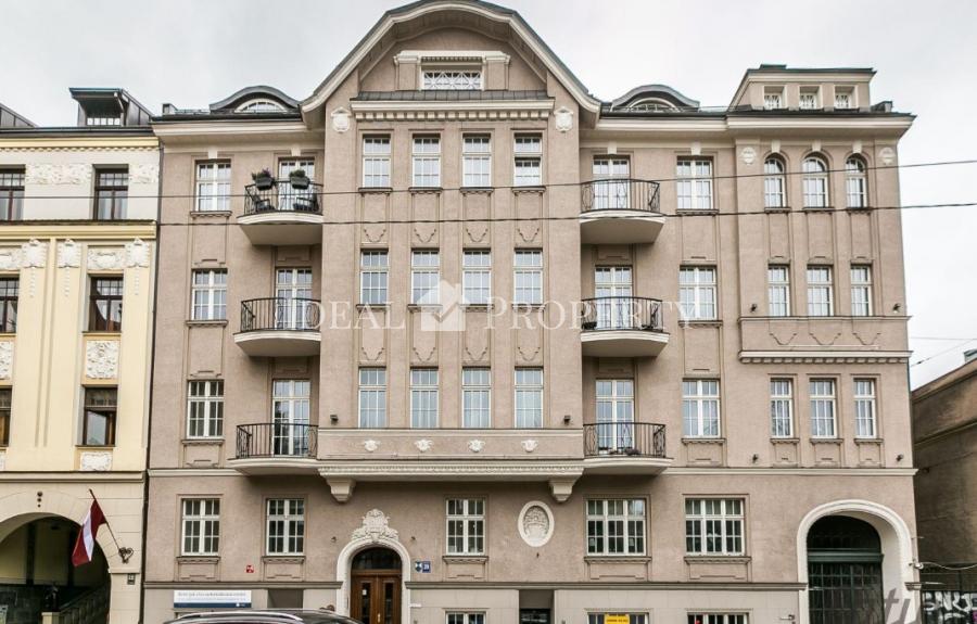 Bright, cozy apartment in a renovated, modern art nouveau house in the heart of Riga.