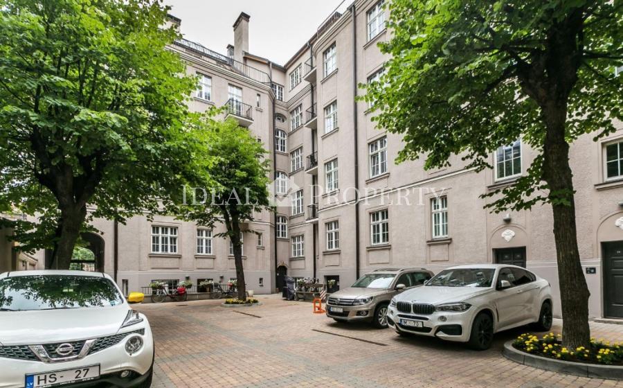 Bright, cozy apartment in a renovated, modern art nouveau house in the heart of Riga.