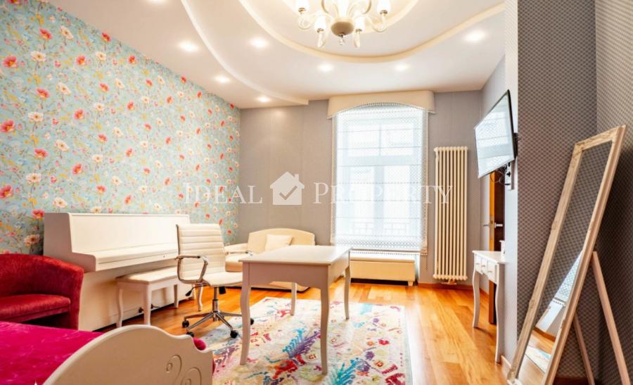 We offer for sale a spacious apartment in the embassy district, at the Rupniecibas str.