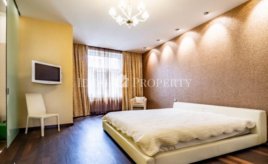 We offer for sale a spacious apartment in the embassy district, at the Rupniecibas str.