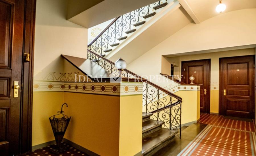 We offer for sale a spacious apartment in the embassy district, at the Rupniecibas str.