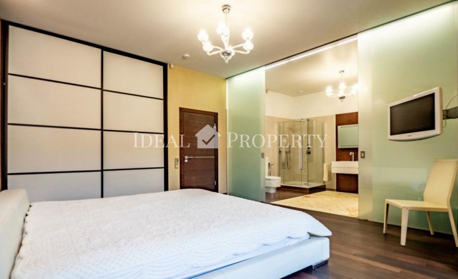 We offer for sale a spacious apartment in the embassy district, at the Rupniecibas str.