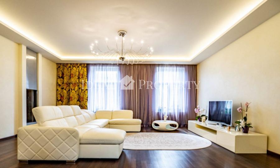 We offer for sale a spacious apartment in the embassy district, at the Rupniecibas str.