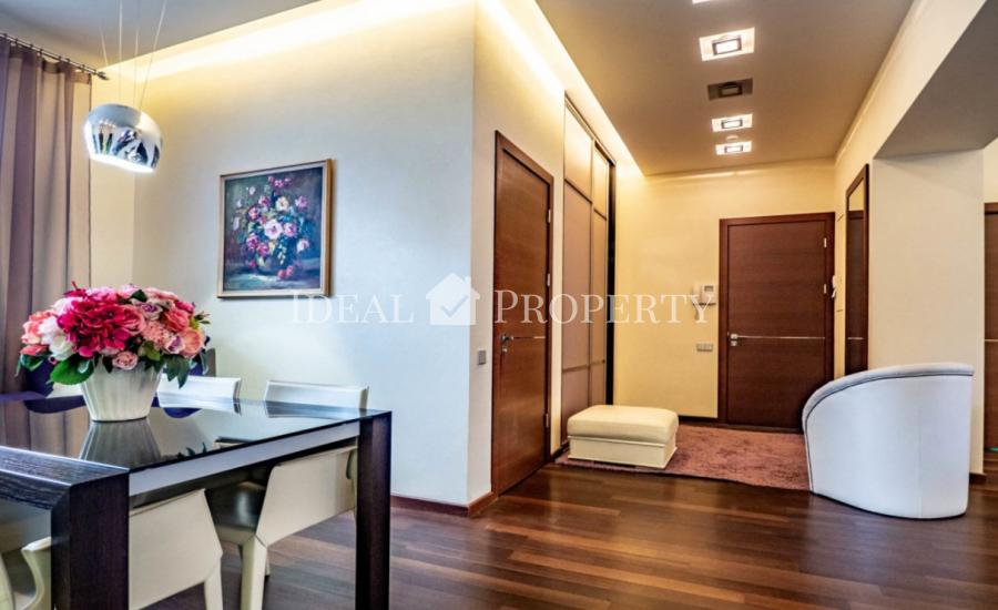 We offer for sale a spacious apartment in the embassy district, at the Rupniecibas str.