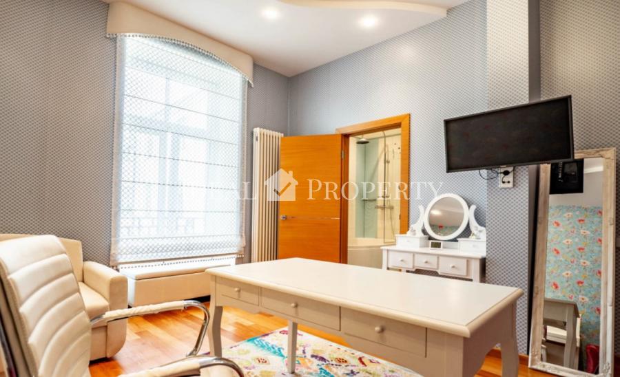 We offer for sale a spacious apartment in the embassy district, at the Rupniecibas str.