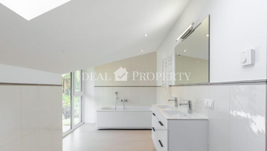 Eleganta un plaša māja ekskluzīvajos Sunīšos!