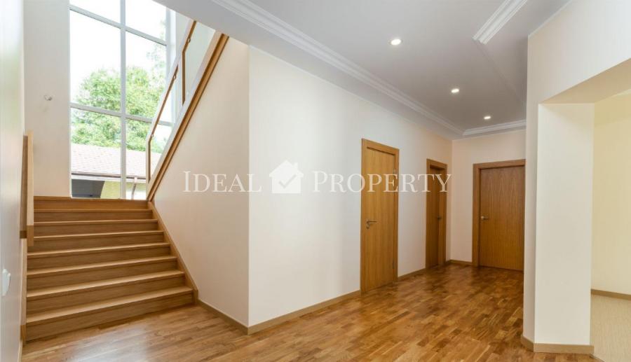 Eleganta un plaša māja ekskluzīvajos Sunīšos!