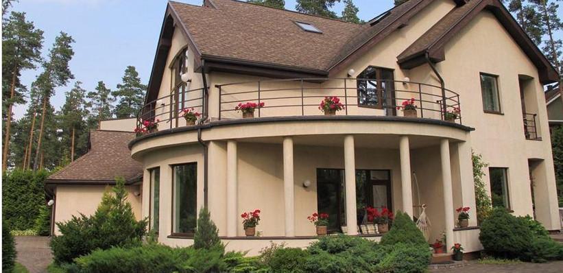 We offer for rent spacious and light house in this peaceful place. 