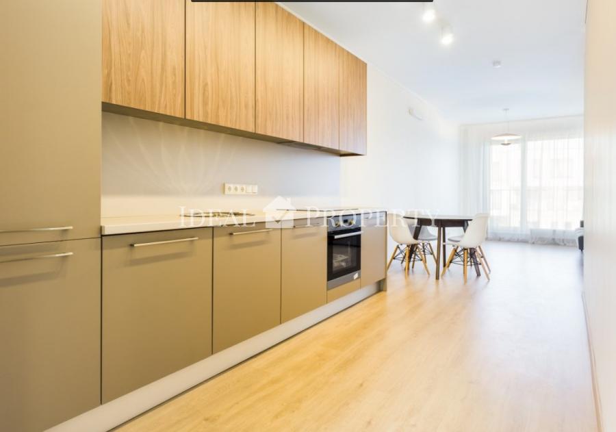 Уникальная возможность арендовать четырехкомнатная квартиру с видом на ландшафтный парк с фонтаном. 