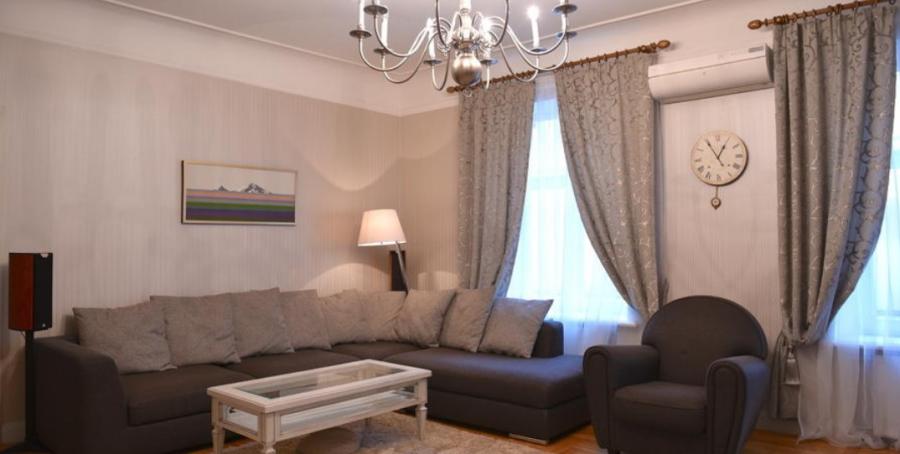 Spacious, beautiful apartment of 160m2 in a quiet center after renovation.