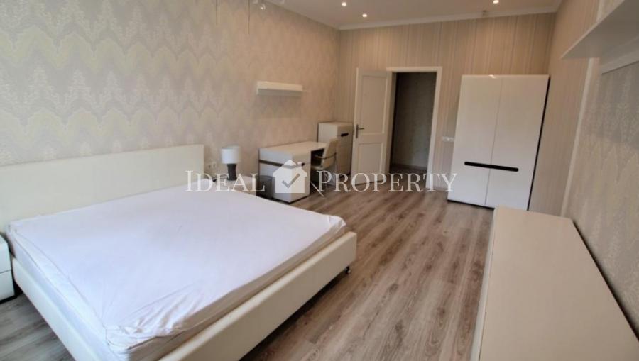 Tastefully furnished apartment in the center of Riga with four isolated rooms. 