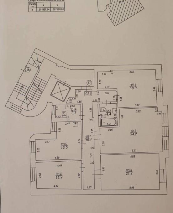 Gaumīgi un pārdomāti iekārtots mēbelēts dzīvoklis pašā Rīgas centrā ar četrām izolētām istabām. 