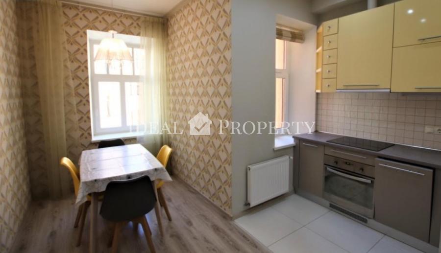 Tastefully furnished apartment in the center of Riga with four isolated rooms. 