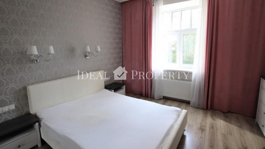 Tastefully furnished apartment in the center of Riga with four isolated rooms. 