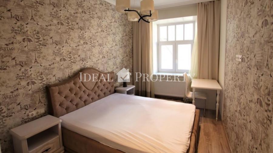 Tastefully furnished apartment in the center of Riga with four isolated rooms. 