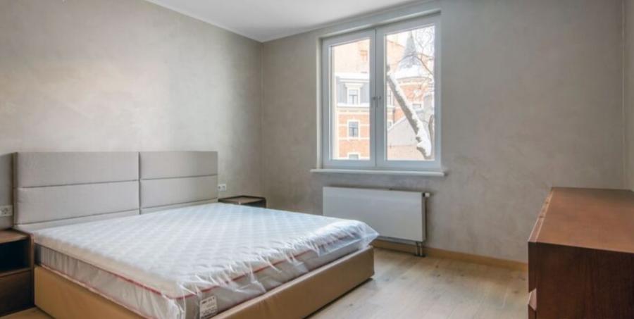 We offer for sale a 2-bedroom apartment in a new project located in the Embassy quarter of the historical center of Riga. 