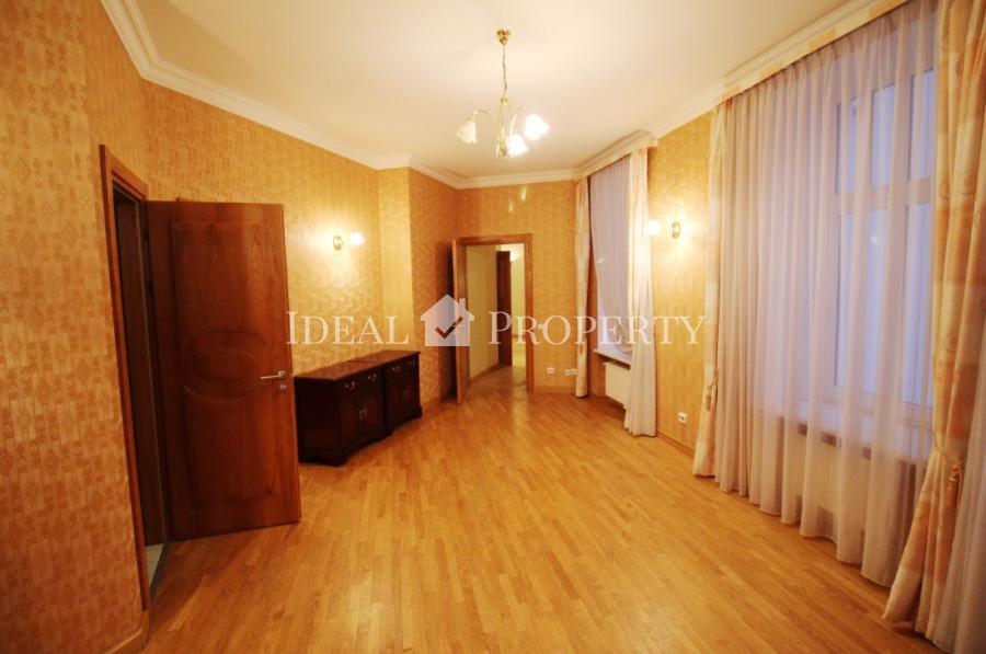 For rent a spacious apartment in the embassy area, on  Vilandes str.