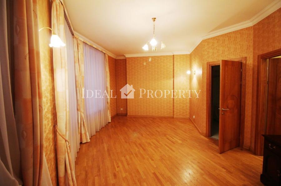 For rent a spacious apartment in the embassy area, on  Vilandes str.