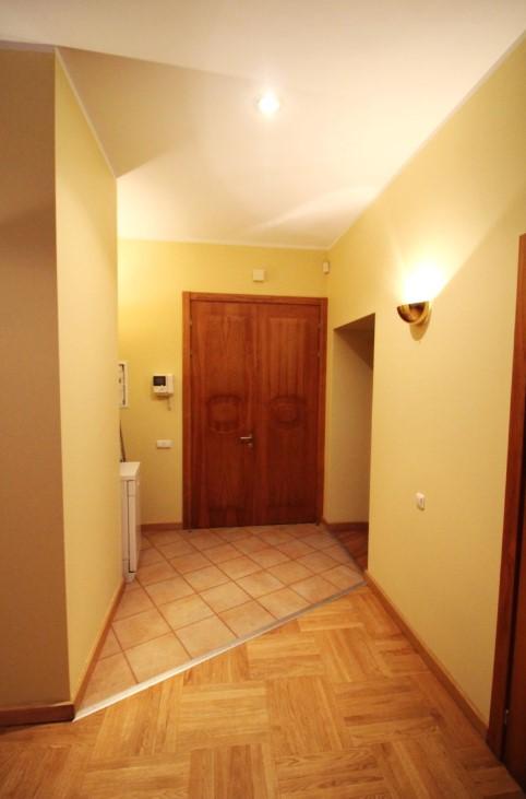 For rent a spacious apartment in the embassy area, on  Vilandes str.