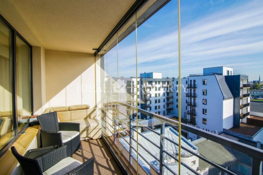 Pārdošanai tiek piedāvāts lielisks divstāvu penthouse klusā Rīgas centrā.