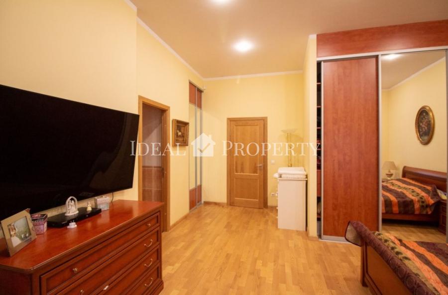 Apartment in the Quiet center, embassy district!