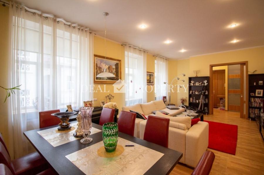 Apartment in the Quiet center, embassy district!