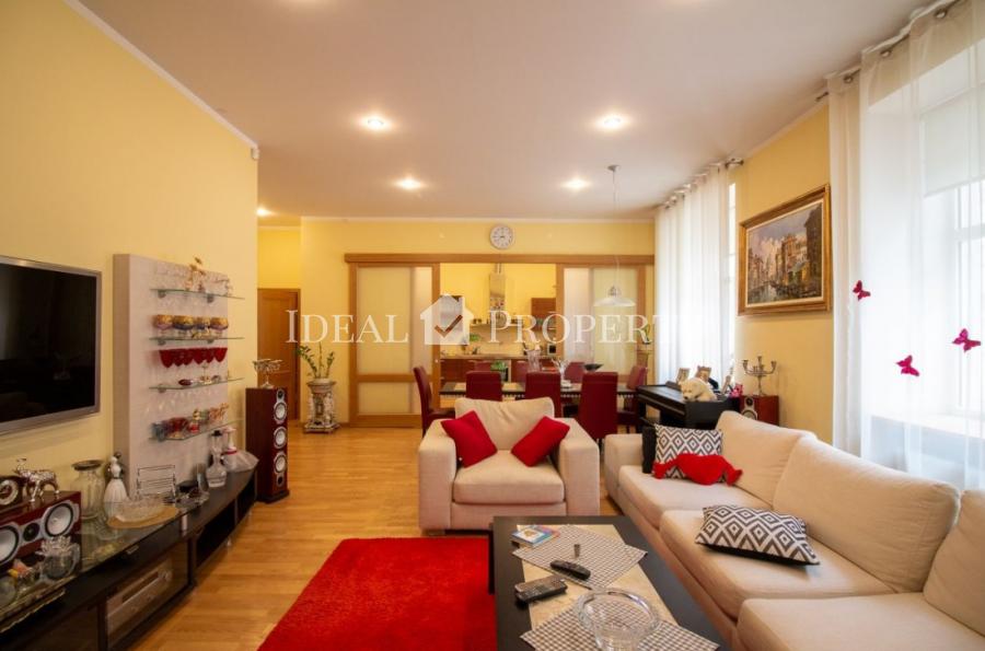 Apartment in the Quiet center, embassy district!