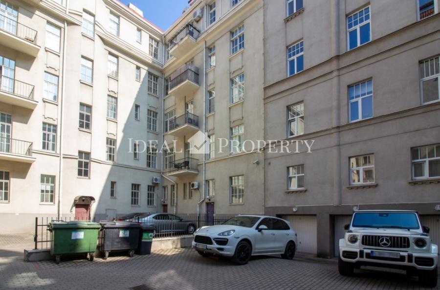 Apartment in the Quiet center, embassy district!