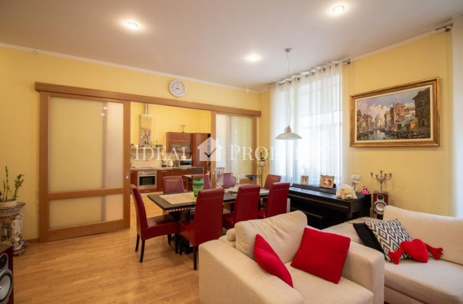 Apartment in the Quiet center, embassy district!